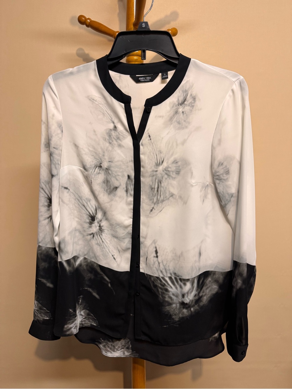 Simply Vera Vera Wang Black & White Tie-Dye Button Front Blouse. Size Small